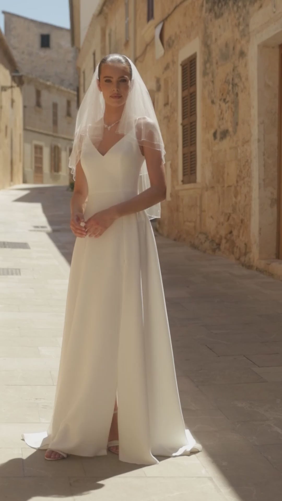 Short Wedding Veil Two Tier with Pearls Topknot Tiaras display picture 1