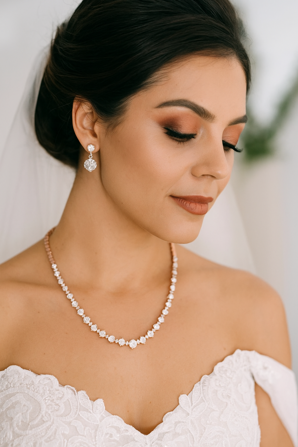 Bride wearing a gold crystal necklace and earring set
