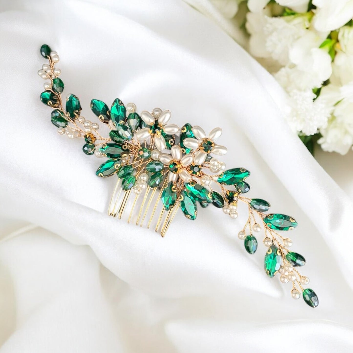 Wedding hair comb with emerald green crystals and ivory pearls
