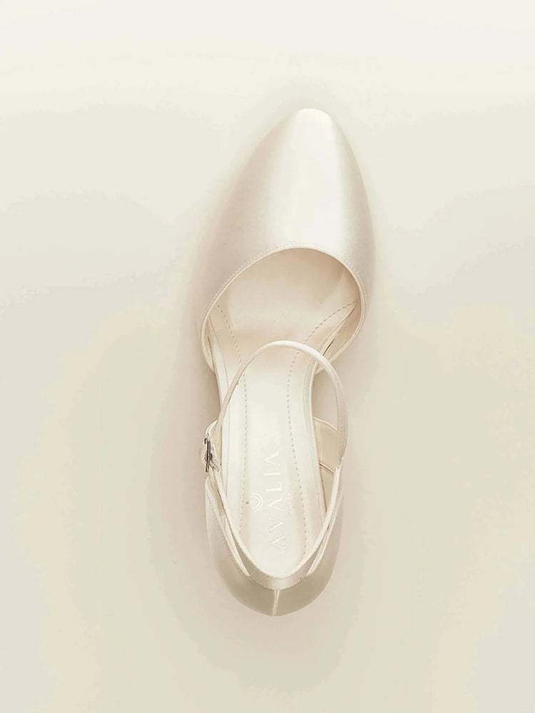 
            
                Load image into Gallery viewer, Ivory Satin Wedding Shoes with Block Heel, Size 7, STAR ***SALE***
            
        