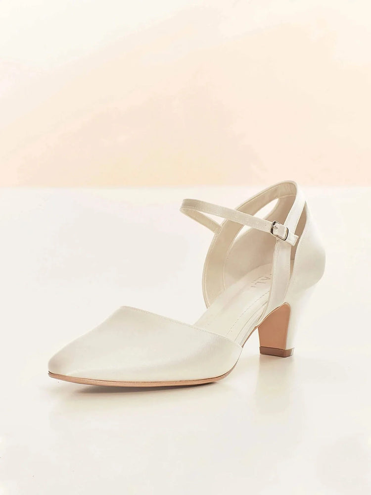 
            
                Load image into Gallery viewer, Ivory Satin Wedding Shoes with Block Heel, Size 7, STAR ***SALE***
            
        