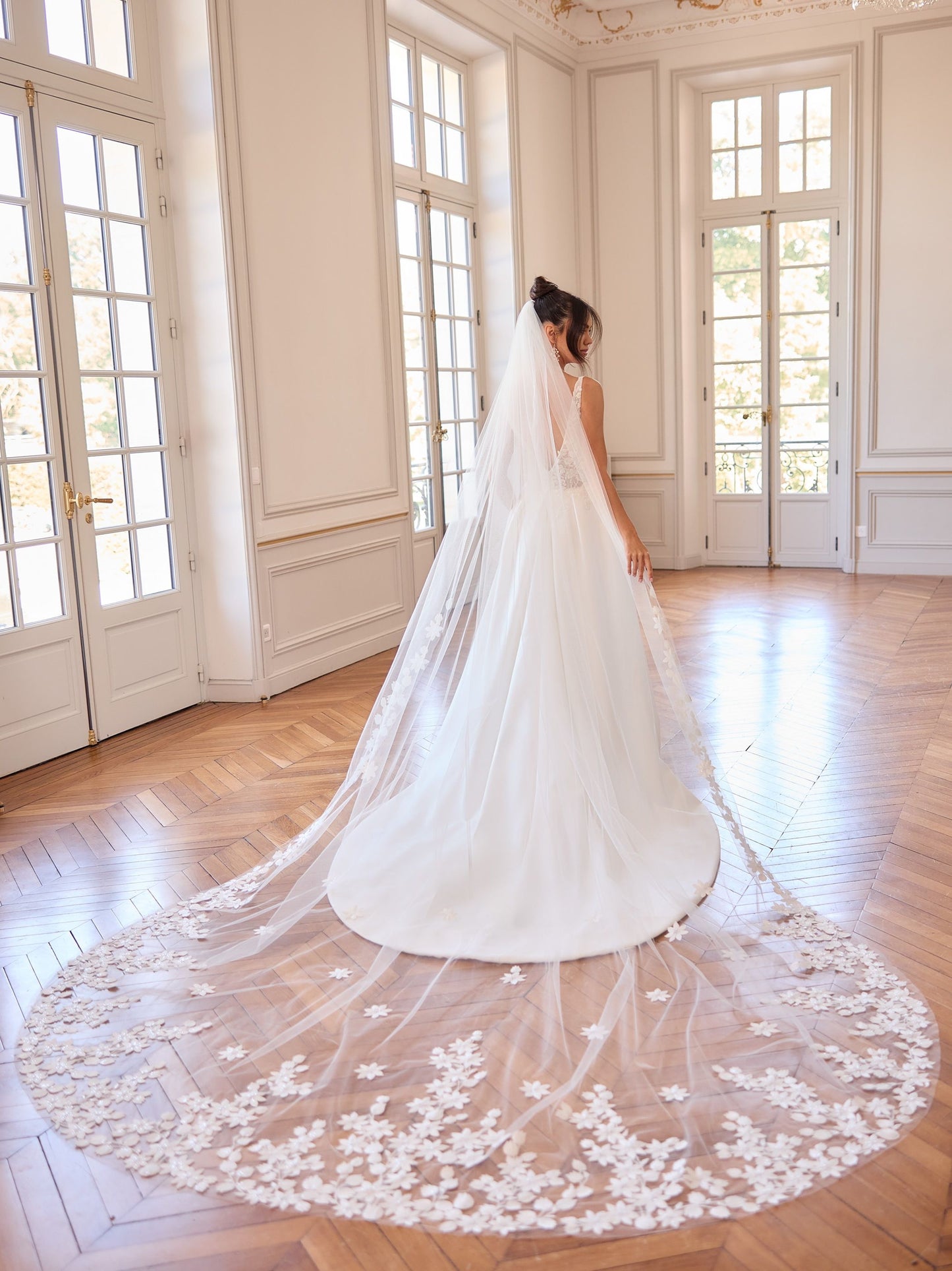 Cathedral Wedding Veil with Lace Edge | Bianco Evento S550 - Topknot Tiaras & Veils
