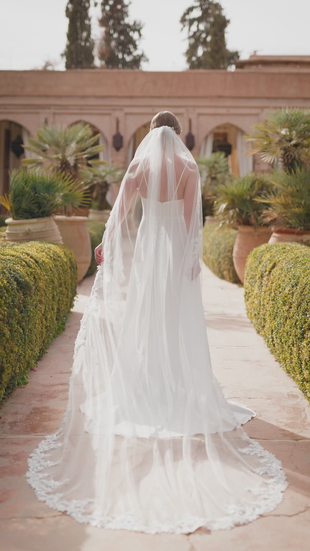Cathedral Lace Edge Wedding Veil | Bianco Evento S533