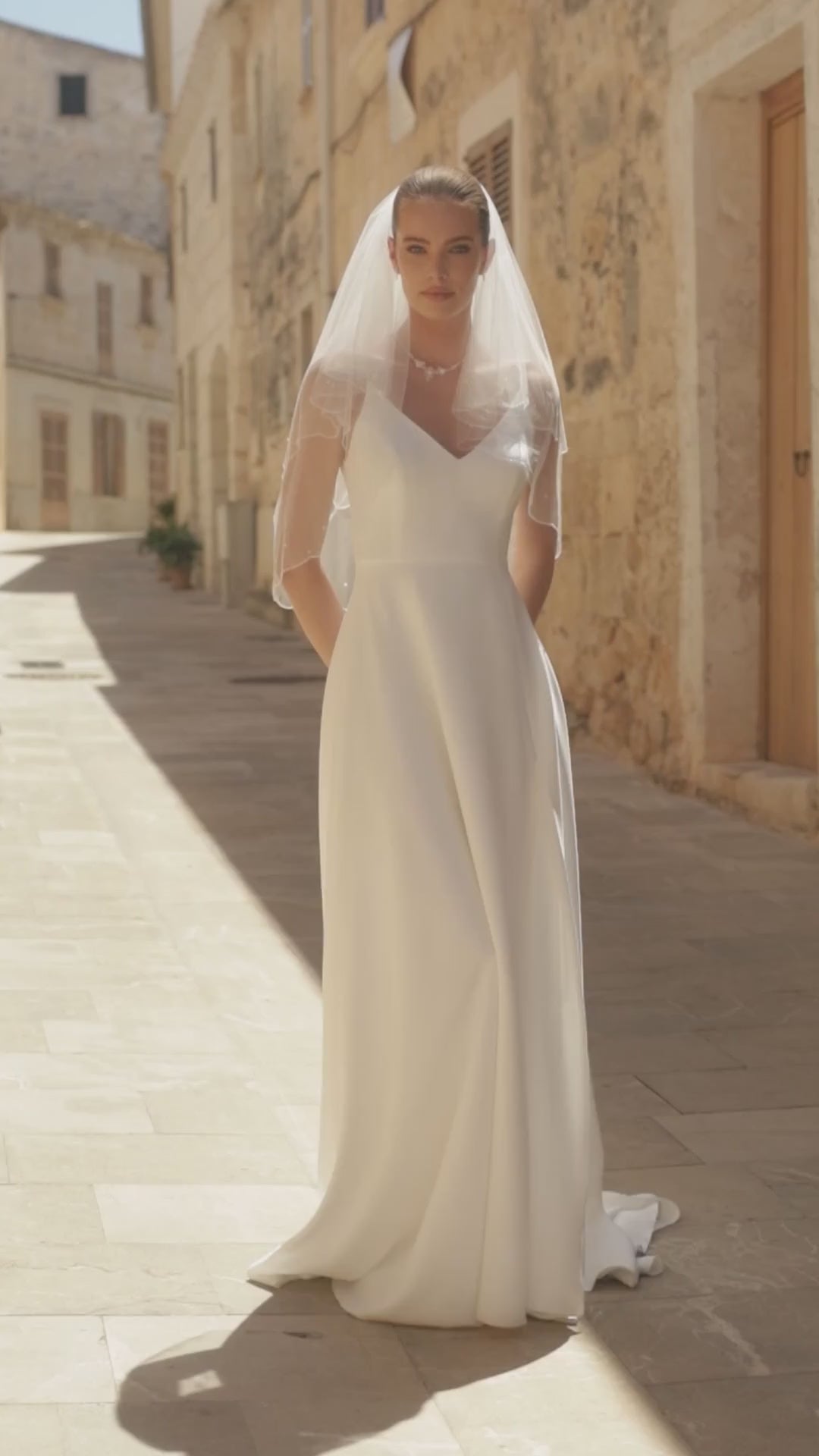 Beaded Scalloped Edge Short Wedding Veil Two Tier | Bianco Evento S523