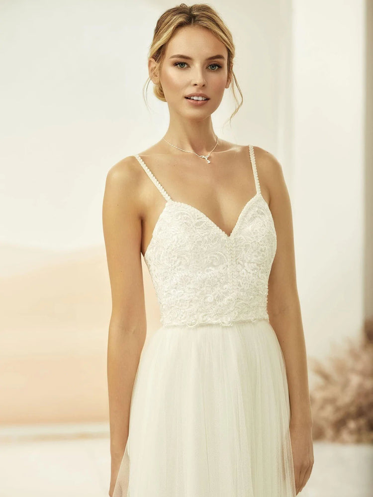 
            
                Load image into Gallery viewer, Bianco Evento Bridal Ivory Lace Corset Top, Sweetheart Neckline E320
            
        