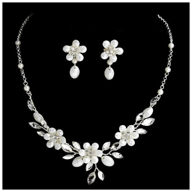 
            
                Load image into Gallery viewer, Brides Crystal and Pearl Wedding Jewellery Set 3730
            
        