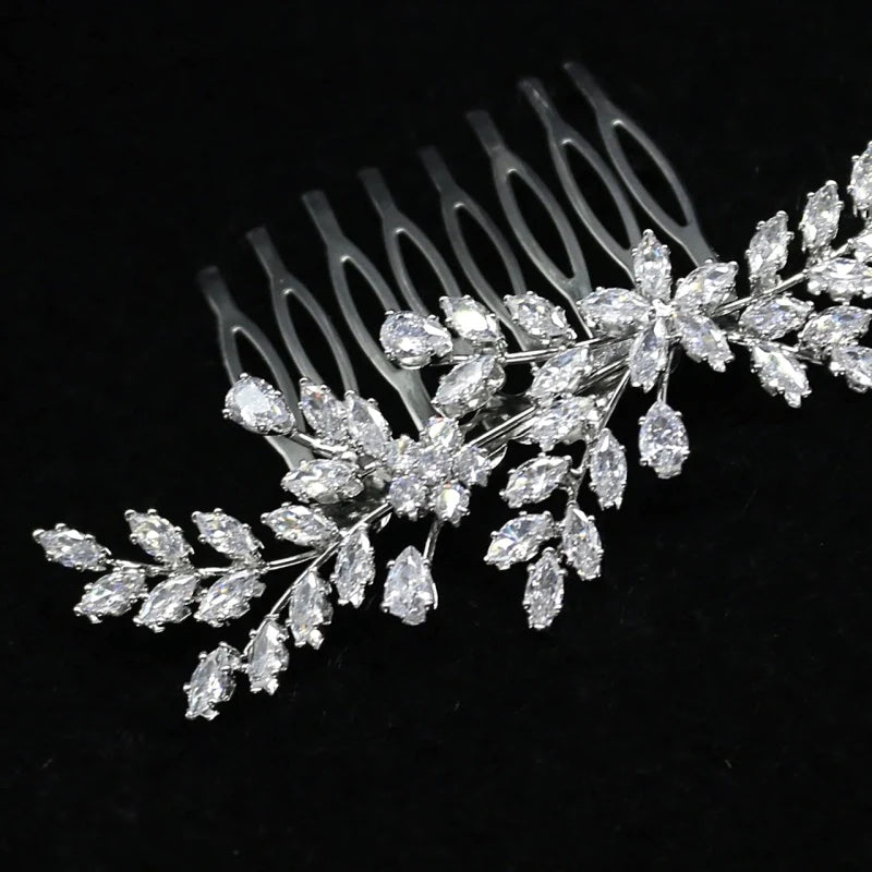 
            
                Load image into Gallery viewer, Brides Silver Hair Comb with Crystal, A7802
            
        