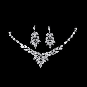 
            
                Load image into Gallery viewer, Brides Wedding Jewellery Set with Crystals, A9059
            
        
