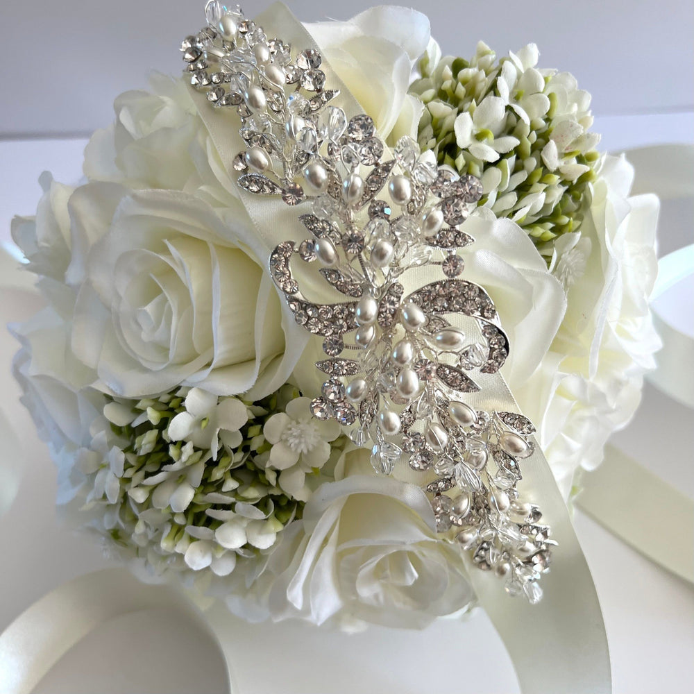 
            
                Load image into Gallery viewer, Crystal &amp;amp; Pearl Bridal Belt, Wedding Dress Belt Sash TT448
            
        