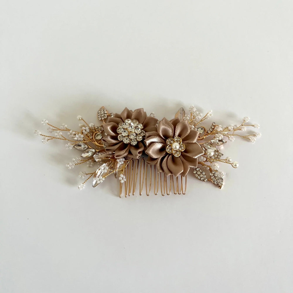 
            
                Load image into Gallery viewer, Floral Bridal Hair Comb, Wedding Hair Flowers, All Colours, TT326
            
        