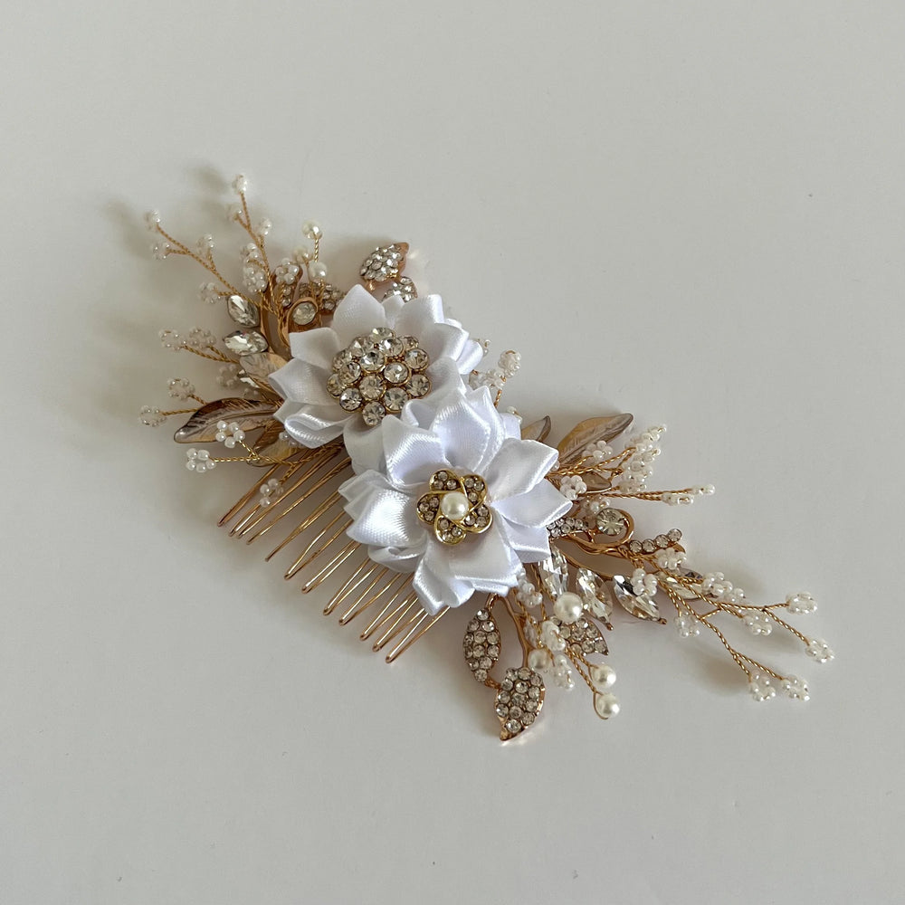
            
                Load image into Gallery viewer, Floral Bridal Hair Comb, Wedding Hair Flowers, All Colours, TT330
            
        