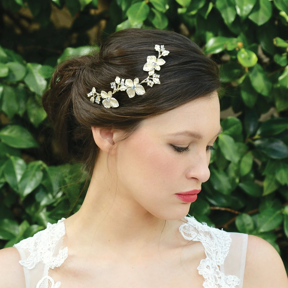 
            
                Load image into Gallery viewer, Gold Bridal Hair Comb with Crystals BUTTERCUP
            
        