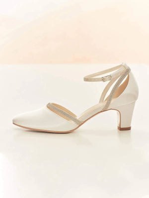 
            
                Load image into Gallery viewer, Ivory Satin Wedding Shoes, Low Block Heel LUNA, Size 5 ***SALE***
            
        