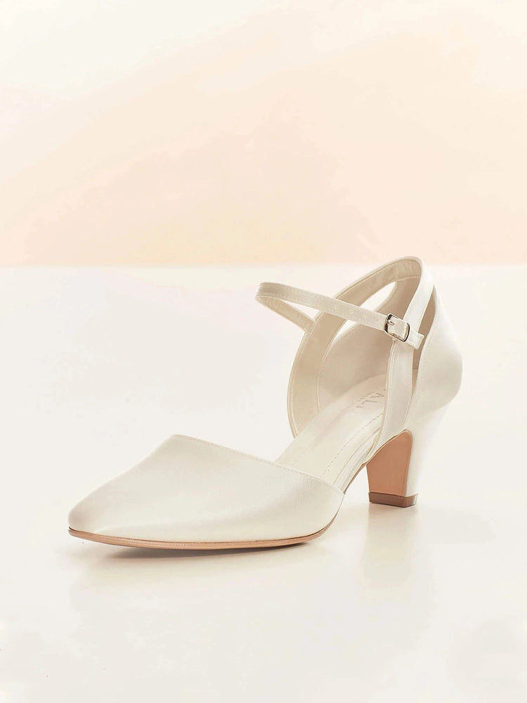 Elegant Beige Beading Pearl Rhinestone Satin Wedding Shoes 2024 3 cm Thick Heels  Low Heel Pointed Toe Wedding Pumps High Heels