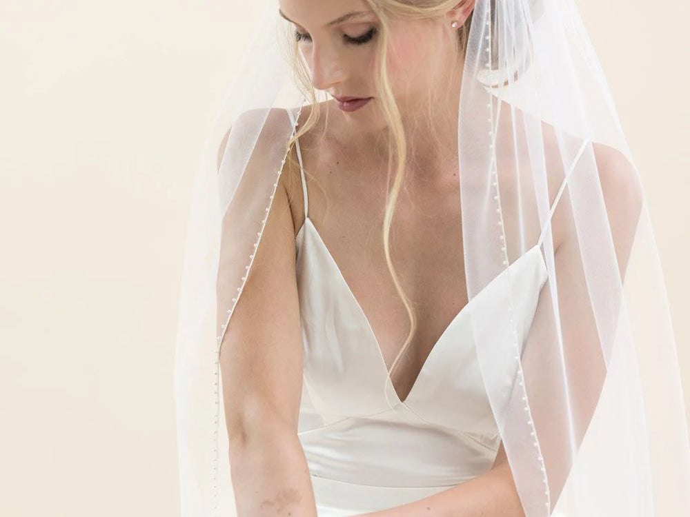 
            
                Load image into Gallery viewer, Rainbow Club Fingertip Wedding Veil with Pearl Edge Hydrangea
            
        