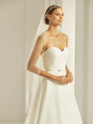 
            
                Load image into Gallery viewer, Single Tier Fingertip Wedding Veil With Glass Bead Edge, Soft Ivory Tulle S259
            
        