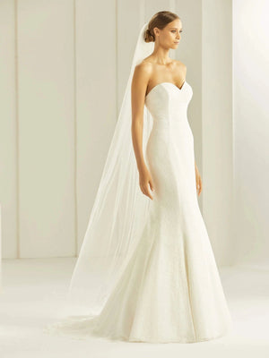 
            
                Load image into Gallery viewer, Single Tier Floor Length Wedding Veil with Corded Edge, Soft Ivory Tulle S299
            
        