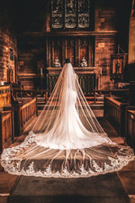 Single Tier Lace Edge Cathedral Veil, Ivory PB9040