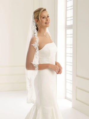 
            
                Load image into Gallery viewer, Single Tier Lace Edge Wedding Veil, Fingertip Length, Ivory Tulle S192
            
        